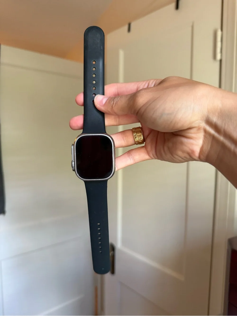 Apple Watch Ultra 49MM titanium and ceramic case, sapphire crystal - 2 bands